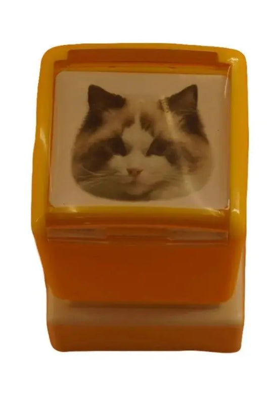 Custom pet photo stamp with a rag doll portrait in collor yellow engraving